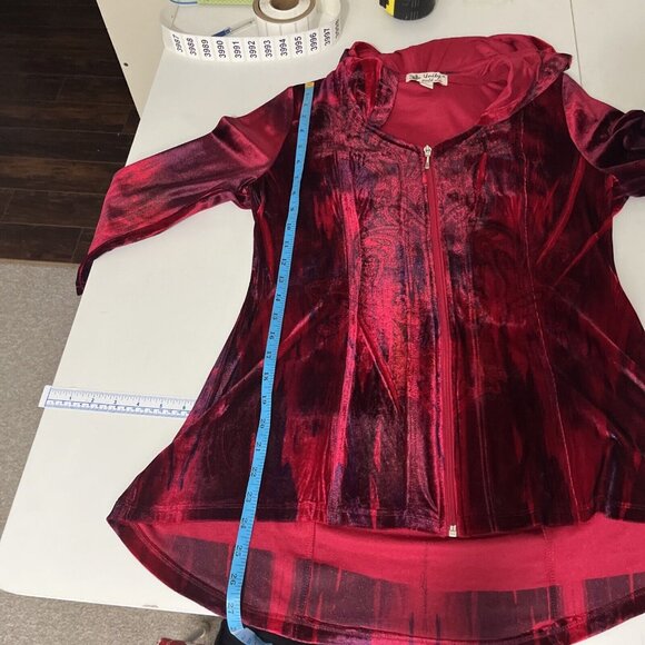 Unity World Wear Red and Black Paisley Patterned Velvet Cardigan Womens Size M - Picture 10 of 11